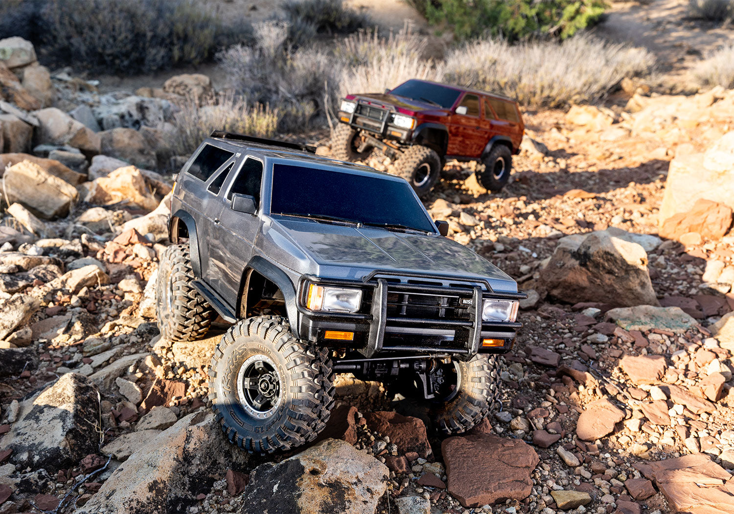Traxxas TRX-4® 1/10 Trail Crawler Truck Nissan Pathfinder Clipless Body (Silver) w/TQi™ 2.4GHz Radio