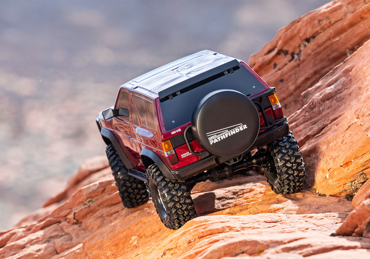Traxxas TRX-4® 1/10 Trail Crawler Truck Nissan Pathfinder Clipless Body (Red) w/TQi™ 2.4GHz Radio (Copy)