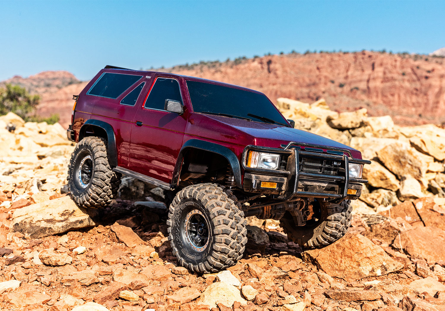 Traxxas TRX-4® 1/10 Trail Crawler Truck Nissan Pathfinder Clipless Body (Red) w/TQi™ 2.4GHz Radio (Copy)
