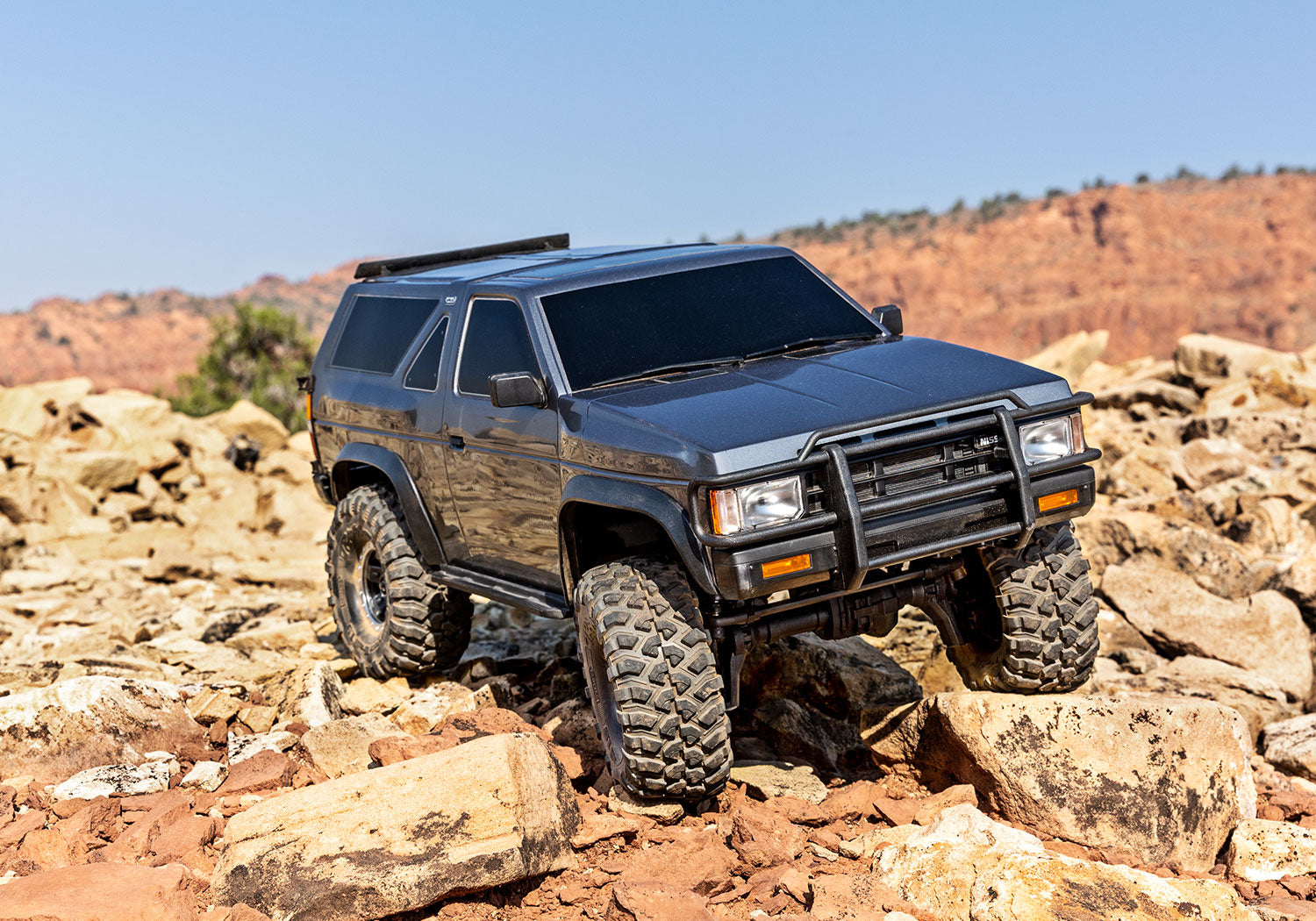 Traxxas TRX-4® 1/10 Trail Crawler Truck Nissan Pathfinder Clipless Body (Silver) w/TQi™ 2.4GHz Radio
