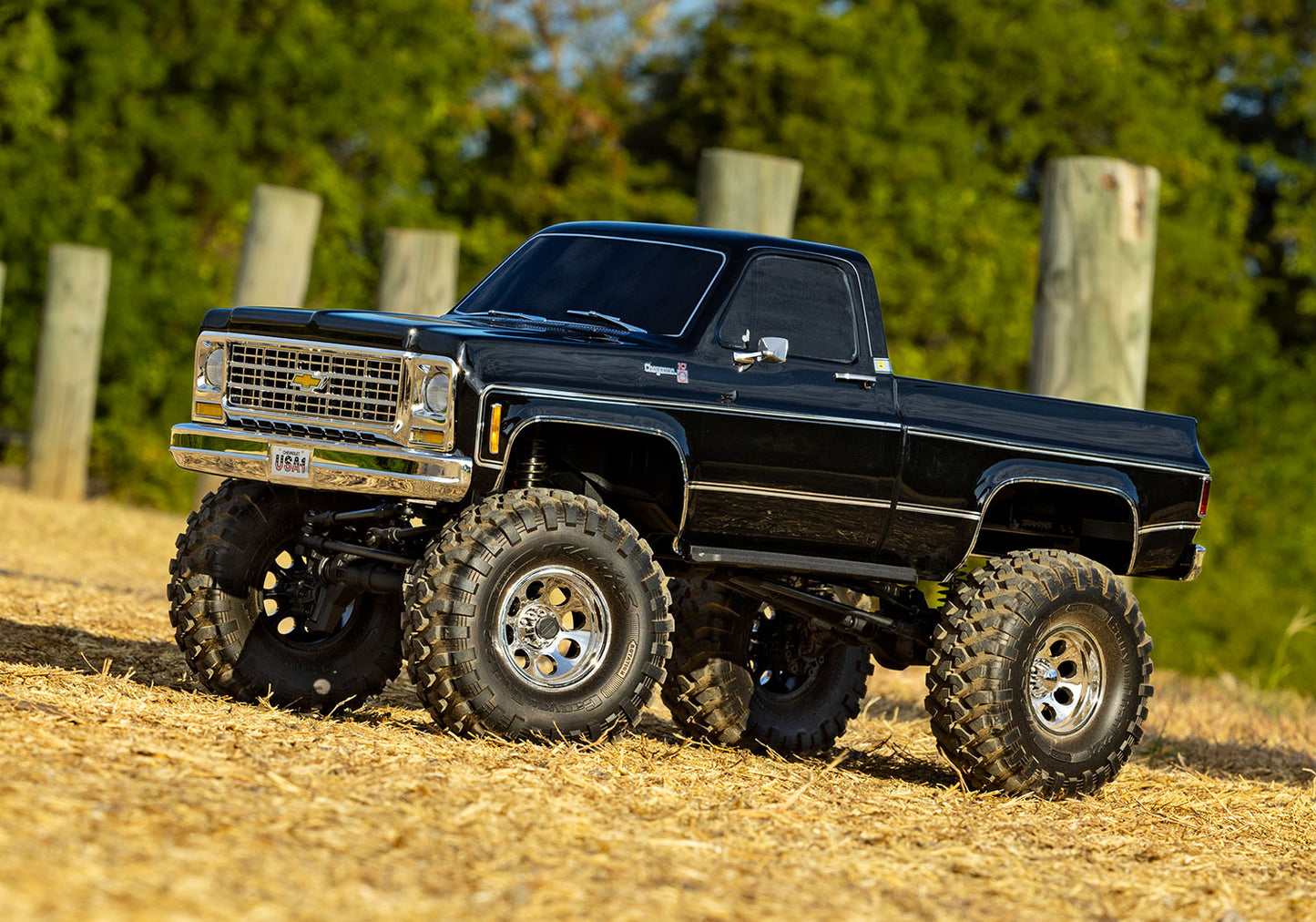 Traxxas TRX-4 1/10 High Trail Edition RC Crawler w/'79 Chevy K10 Truck Body (Black) &/TQi 2.4GHz Radio