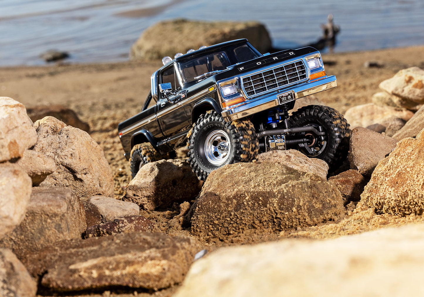 Traxxas TRX-4M 1/18 High Trail Edition Micro Rock Crawler w/Ford F-150 Body (Black) & TQ 2.4GHz Radio